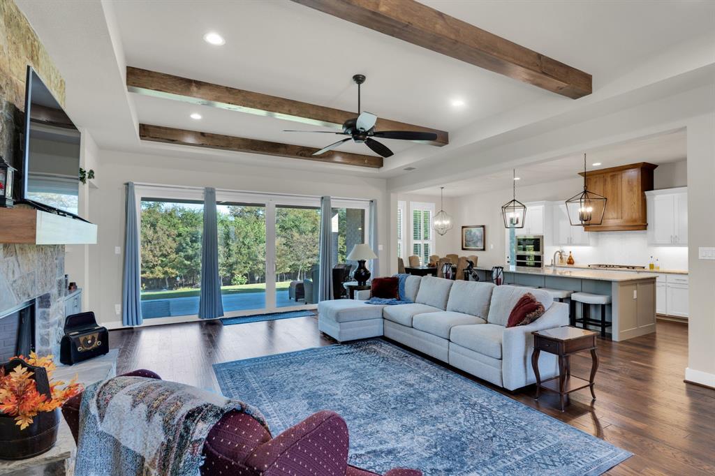 811 San Saba E
