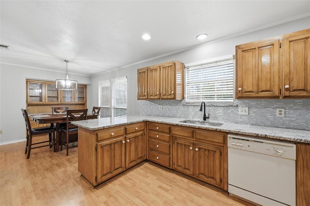 Photo of 2004 Glen Creek Court, Arlington, TX 76015 (MLS # 21207279)