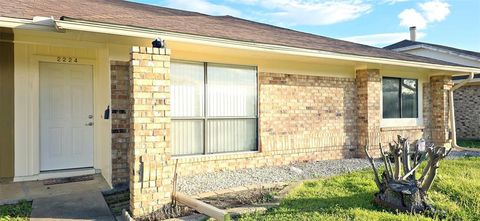 Photo of 2224 Limestone Lane, Garland, TX 75040 (MLS # 21132719)