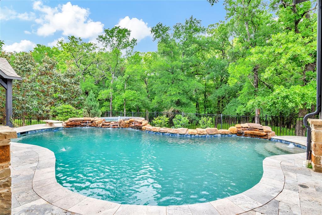 521 W Waters Edge Way
