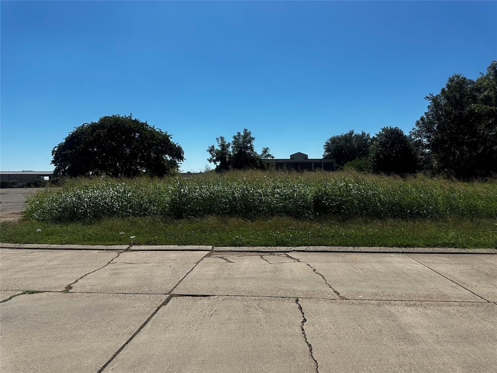 Brandon Square - Land