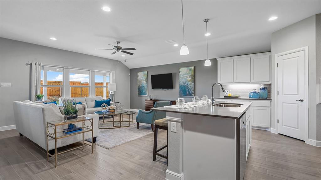 1453 CANTERBURY Trail