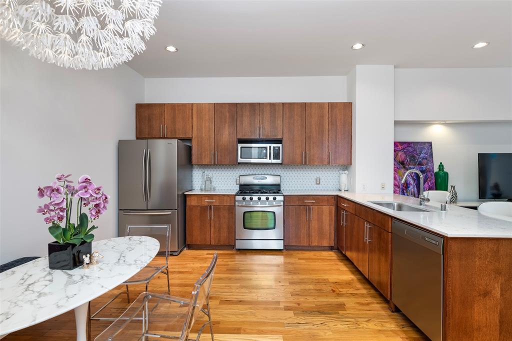 3930 Bowser Avenue 12