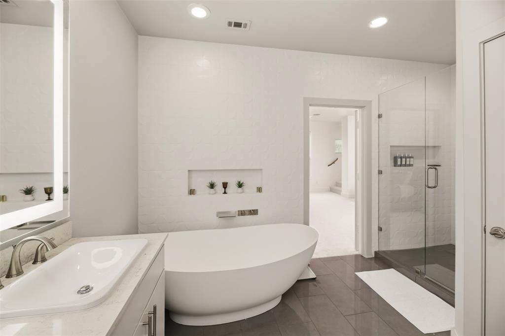 Thirty9thirty Condos - Residential