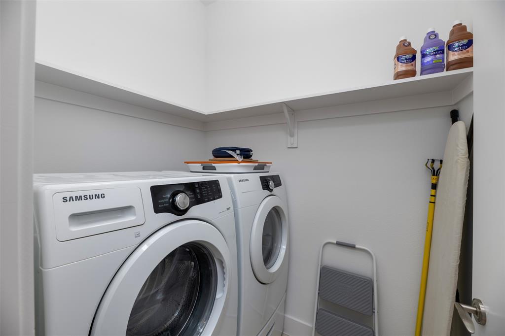 Thirty9thirty Condos - Residential