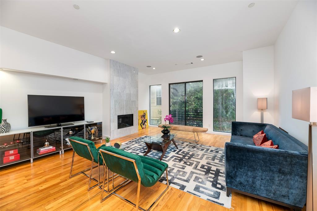 3930 Bowser Avenue 12