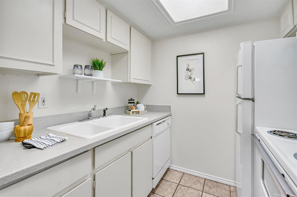 Gilbert Ave Condo 4525 - Residential