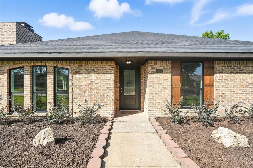 1402 Country Lane