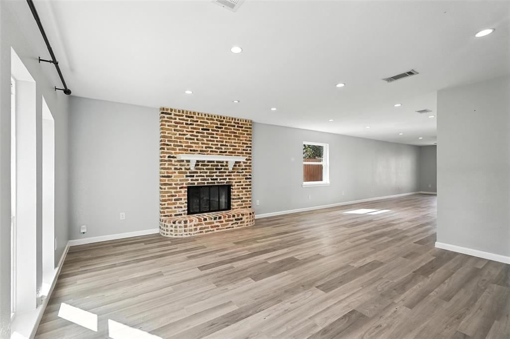 1402 Country Lane