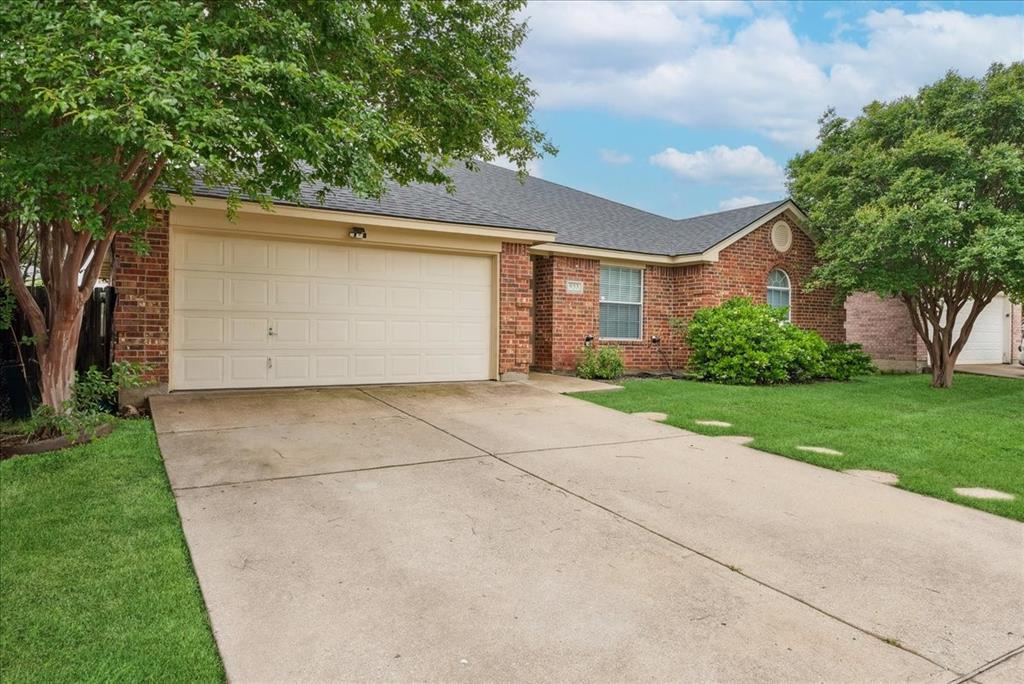 933 Carlin Lane