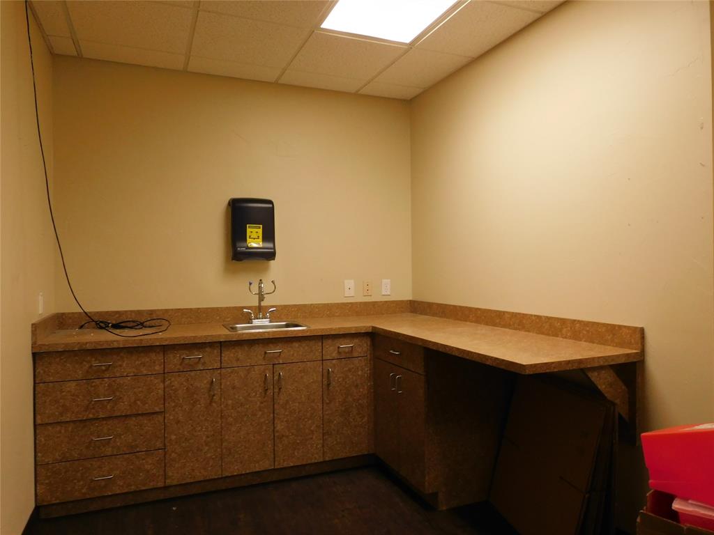 Kerrs N Walnut Addn - Commercial Lease