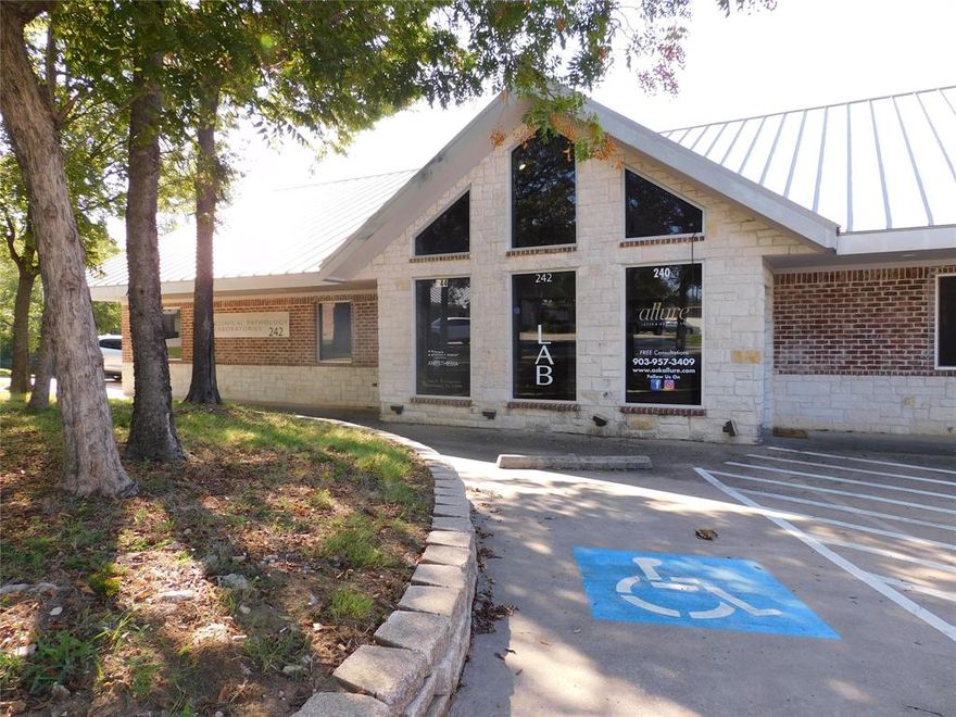 Fantastic Office Suite Available in rapid-growth Sherman!  Evergreen Office Plaza is a thriving hub with a strong mix of medical and professional tenants - perfect for healthcare providers and office users seeking a quality setting. The complex features six well-maintained buildings, abundant paved parking, excellent visibility, and unbeatable access to US Hwy 75 and Texoma Parkway. Ready to elevate your business? Call the Broker for details!
AVAILABLE SUITE(S): 242-244 - 1,245 SF - $12.00PSF+NNN
