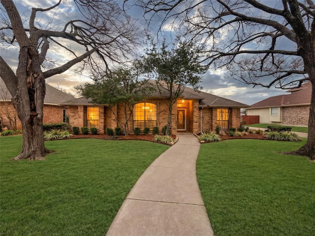 Photo of 308 Rolling Oak Drive, Murphy, TX 75094 (MLS # 21194311)