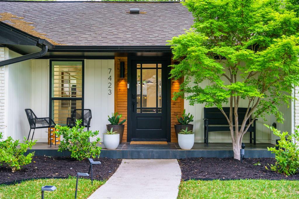 7423 Tangleglen Drive