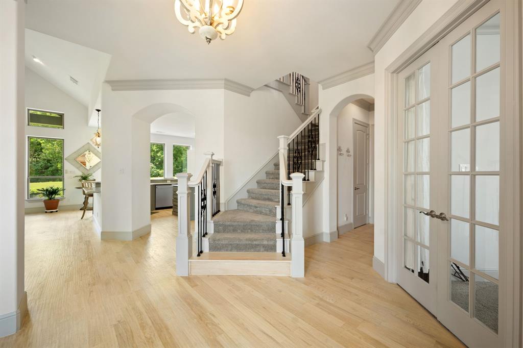 4374 Lake Shore Drive