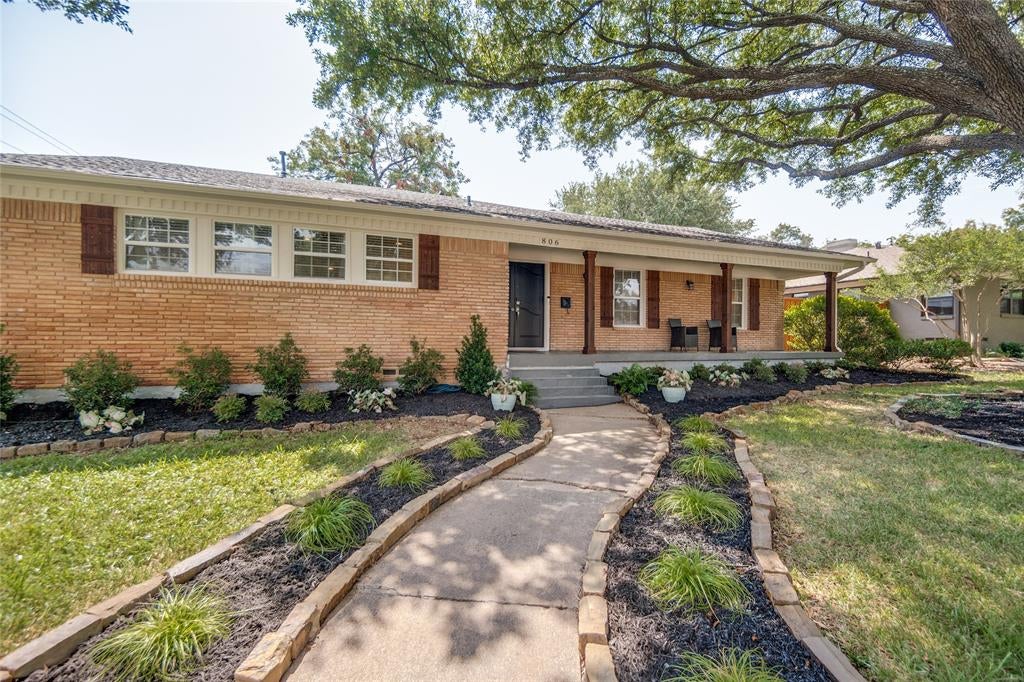 806 Knott Place