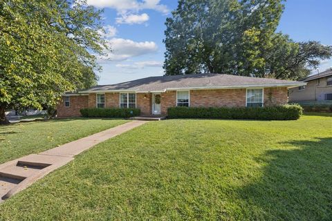 400 Riverwood Drive DeSoto TX 75115