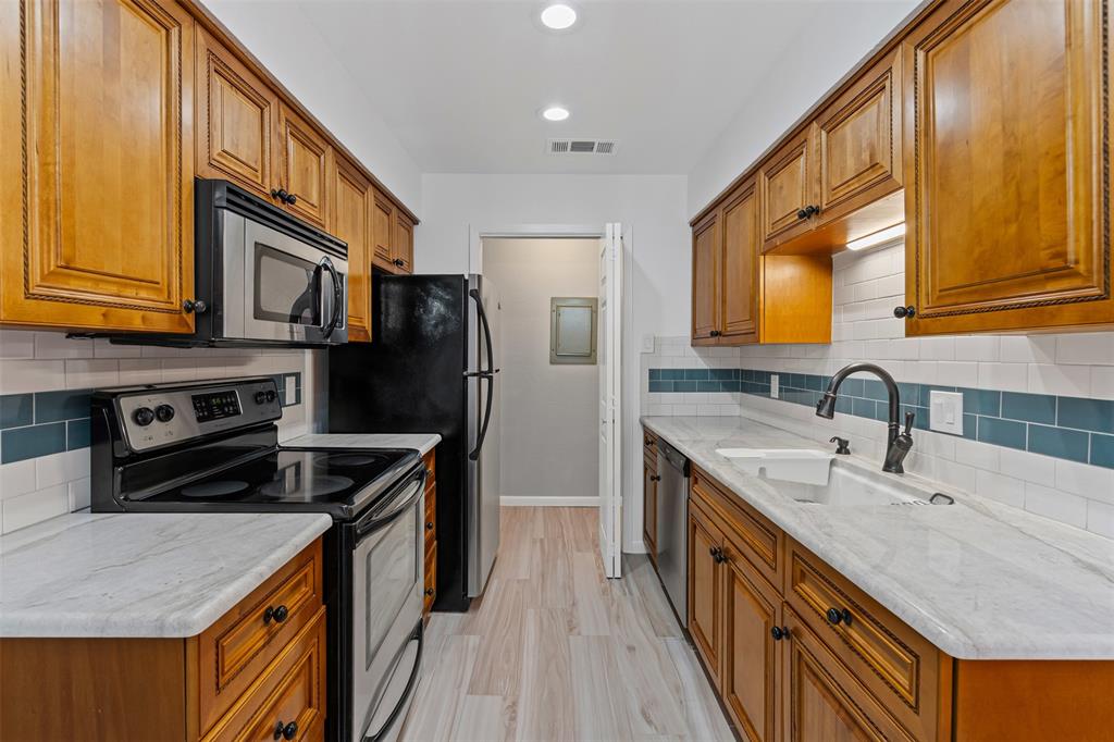 Cedar Creek Twnhms - Residential