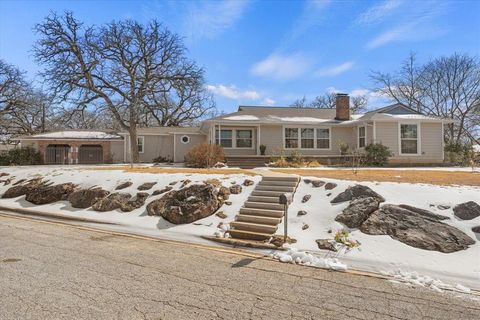 425 Oakhill Drive Denton TX 76201