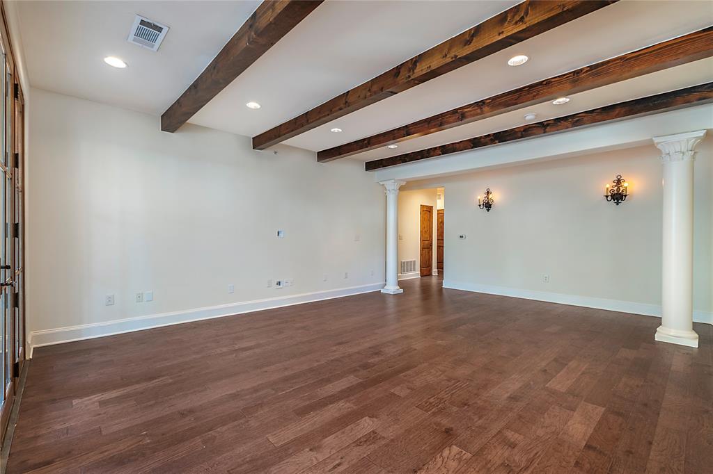 2510 N Henderson 17