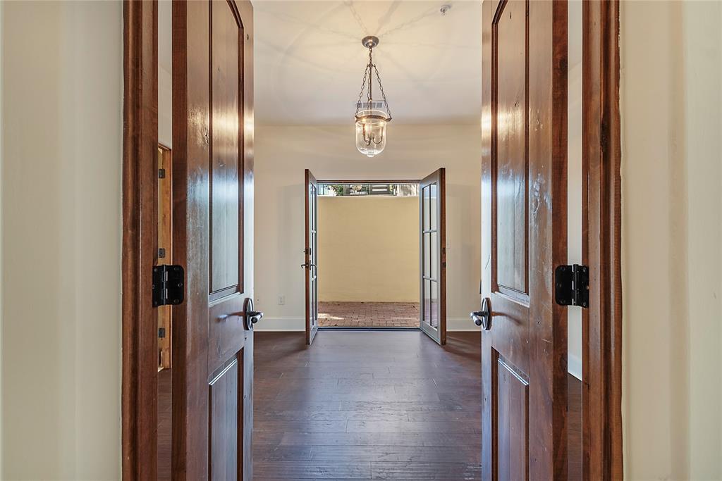 2510 N Henderson 17