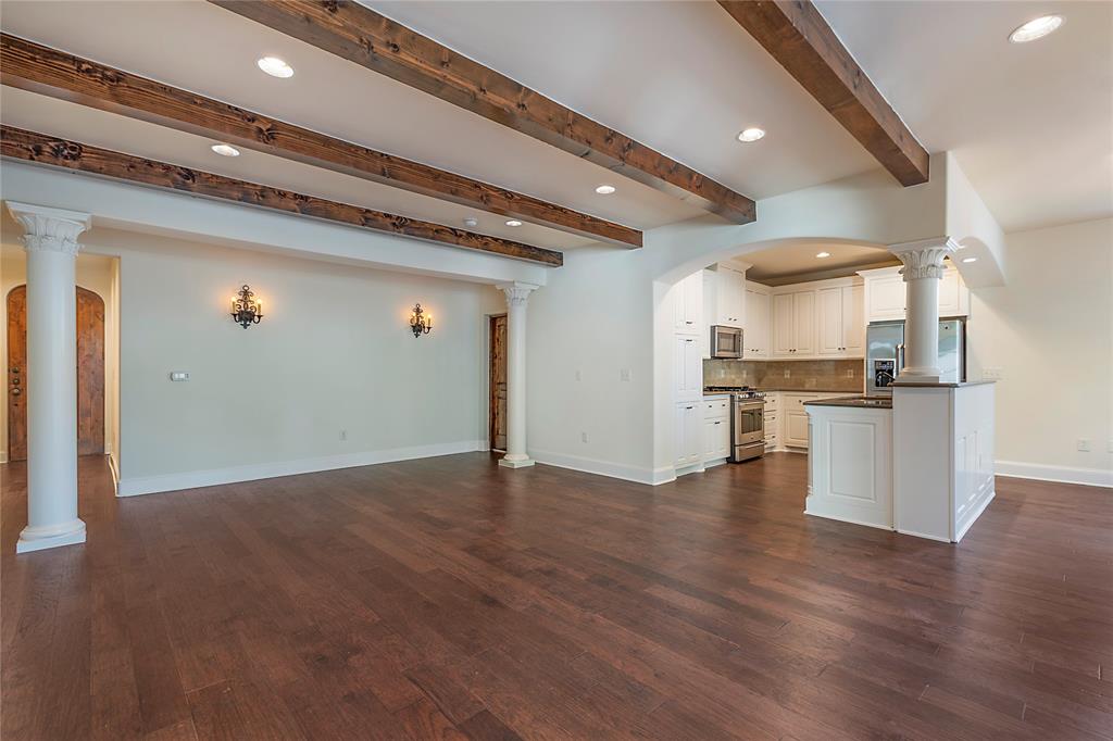 2510 N Henderson 17