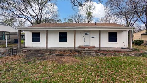 Photo of 1425 W Walnut Street, Garland, TX 75042 (MLS # 21203972)