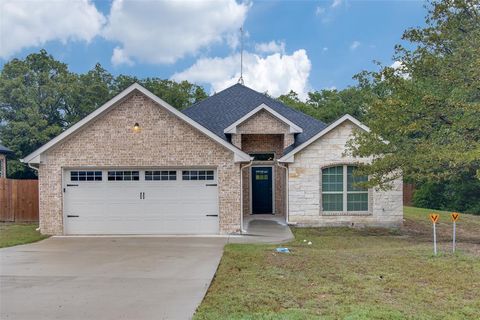 Photo of 2734 Waters Edge, Quinlan, TX 75474 (MLS # 21317598)
