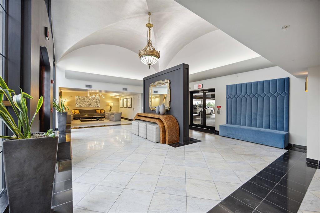 1005 S Shepherd Drive 305