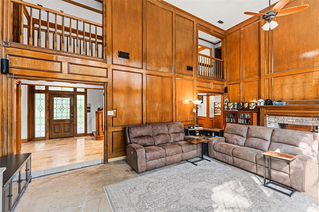 1190 Whispering Oaks Drive