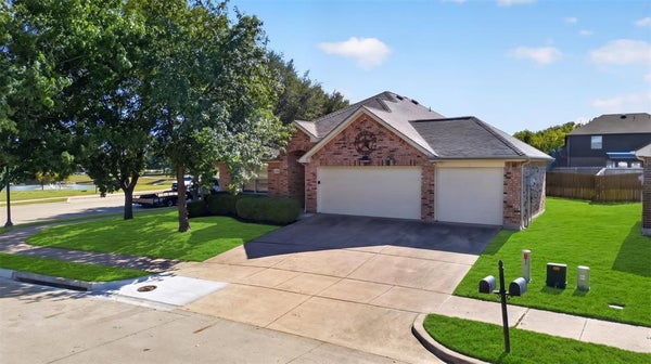 4001 BRIDGE WATER RD, HEARTLAND, TX 75126 - Image cabdcd2e9fa681109fa830b885192ed1/2876255428
