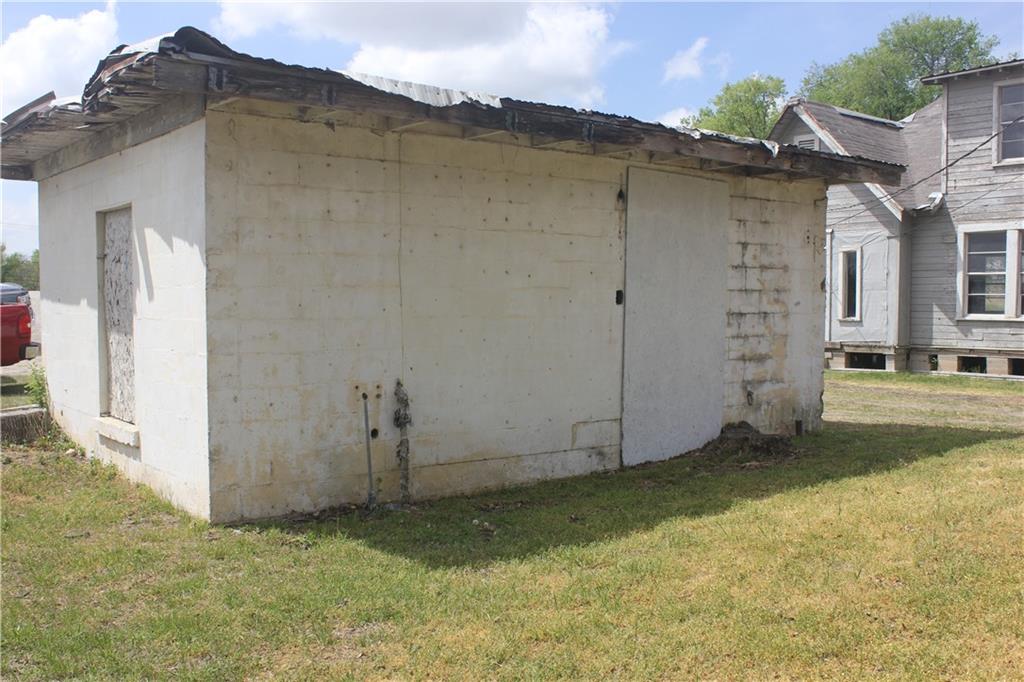 Tomas De La Vega - Residential