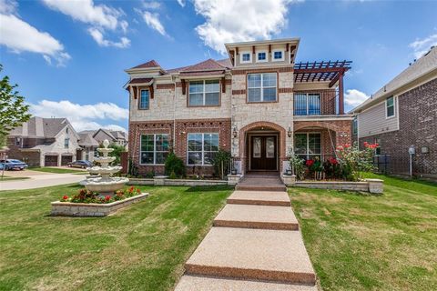 Photo of 708 Harbor Lane, Plano, TX 75074 (MLS # 21301705)