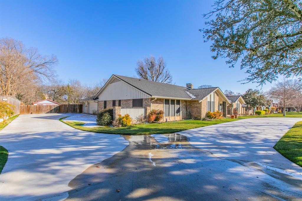 1112 Spring Lake Drive