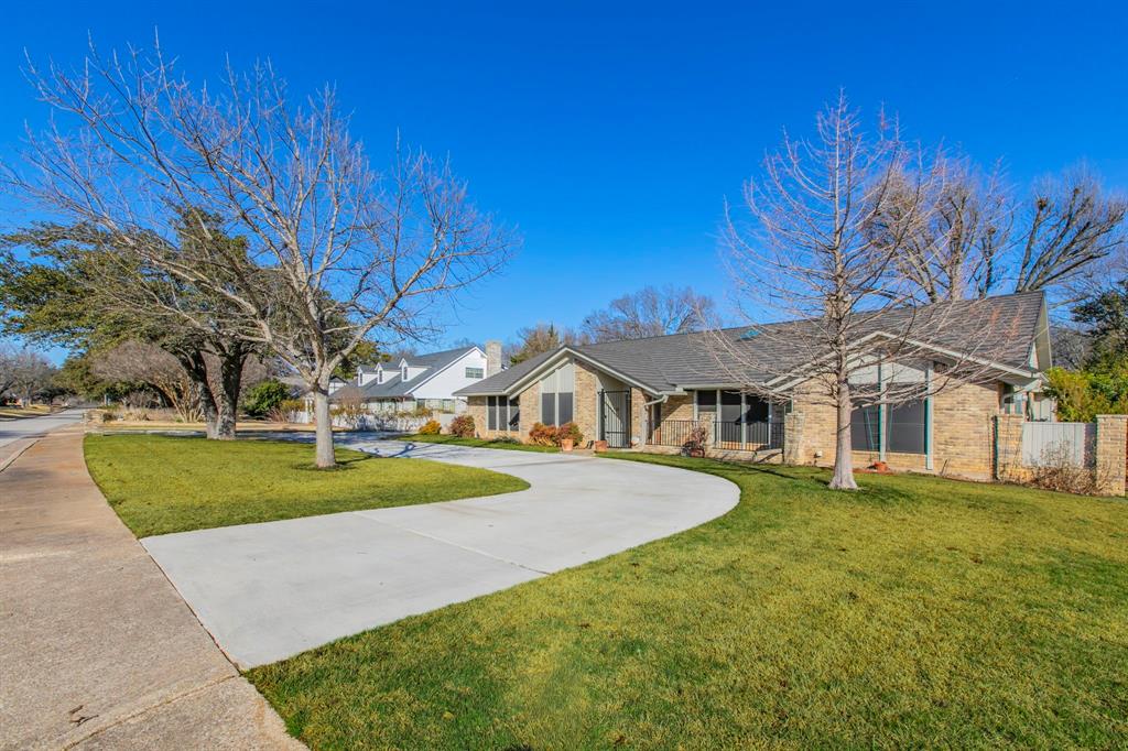 1112 Spring Lake Drive