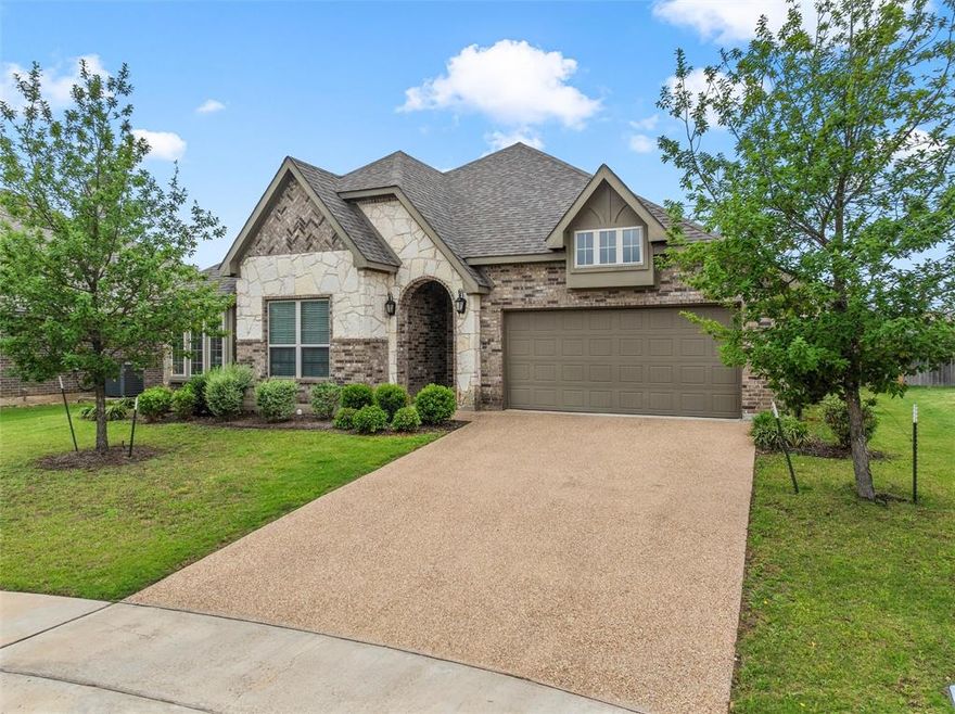 Peace, Privacy, and Perfection in The Parks!
Tucked away at the end of a quiet cul-de-sac, this stunning 2019-built home offers the ultimate open-concept layout. The layout is a dream for busy mornings and movie nights too. The heart of the home is a massive living area with a woodburning fireplace,  that flows seamlessly into a chef-inspired kitchen, featuring a large center island the ultimate spot for homework or quick breakfasts. The spacious dining area welcomes more formal sit down meals. Storage is a breeze with the oversized walk-in pantry that can handle even the largest grocery hauls.  Retreat to the isolated master ensuite for maximum privacy, or head outside to the fenced backyard to relax under the custom pergola patio. This home is more than just square footage, it's where your family's next chapter begins! Don't miss out, schedule your showing today!