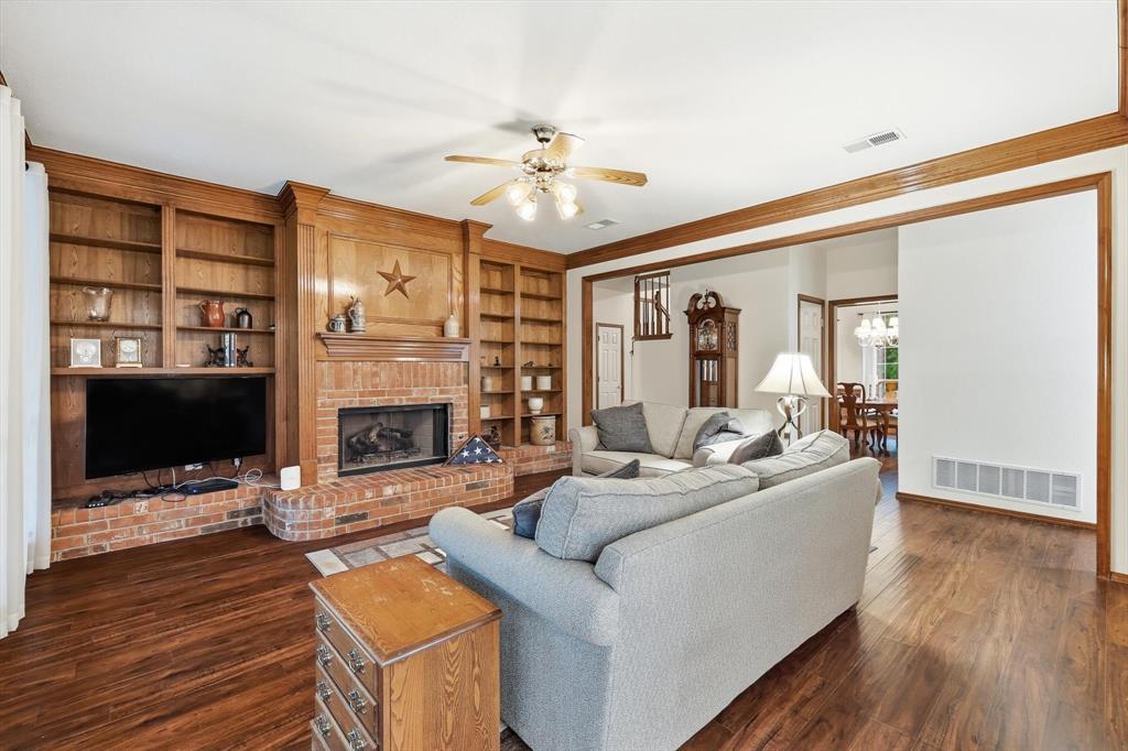 1424 Oakwood Court