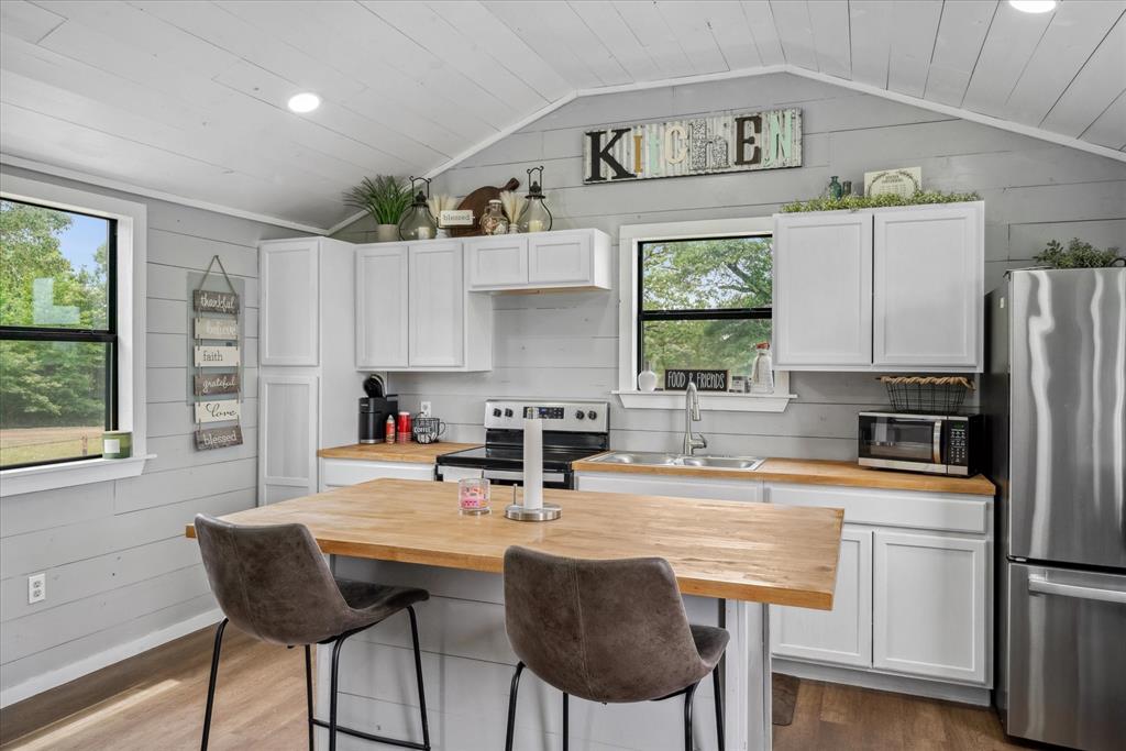 J BURLESON & S BIVENS - Commercial Sale