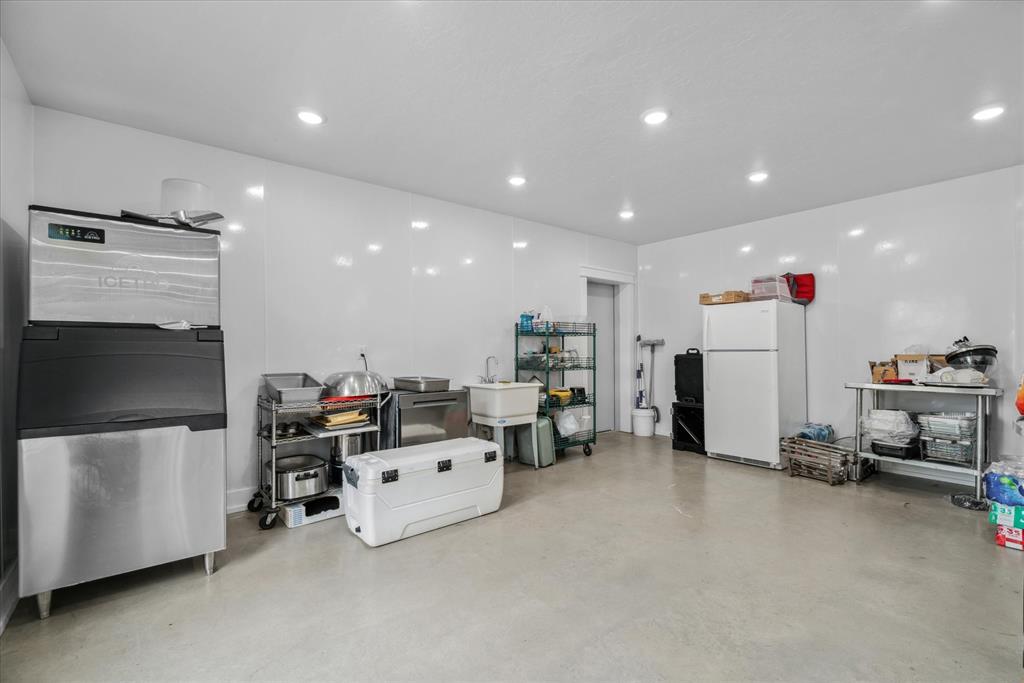 J BURLESON & S BIVENS - Commercial Sale