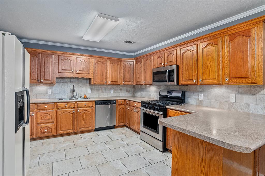 8533 Meadow Parkway Drive