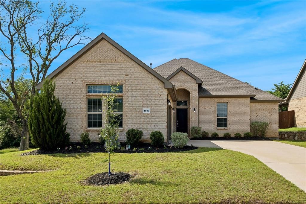 Photo of 1010 Silver Oak Drive, Mansfield, TX 76063 (MLS # 21279730)