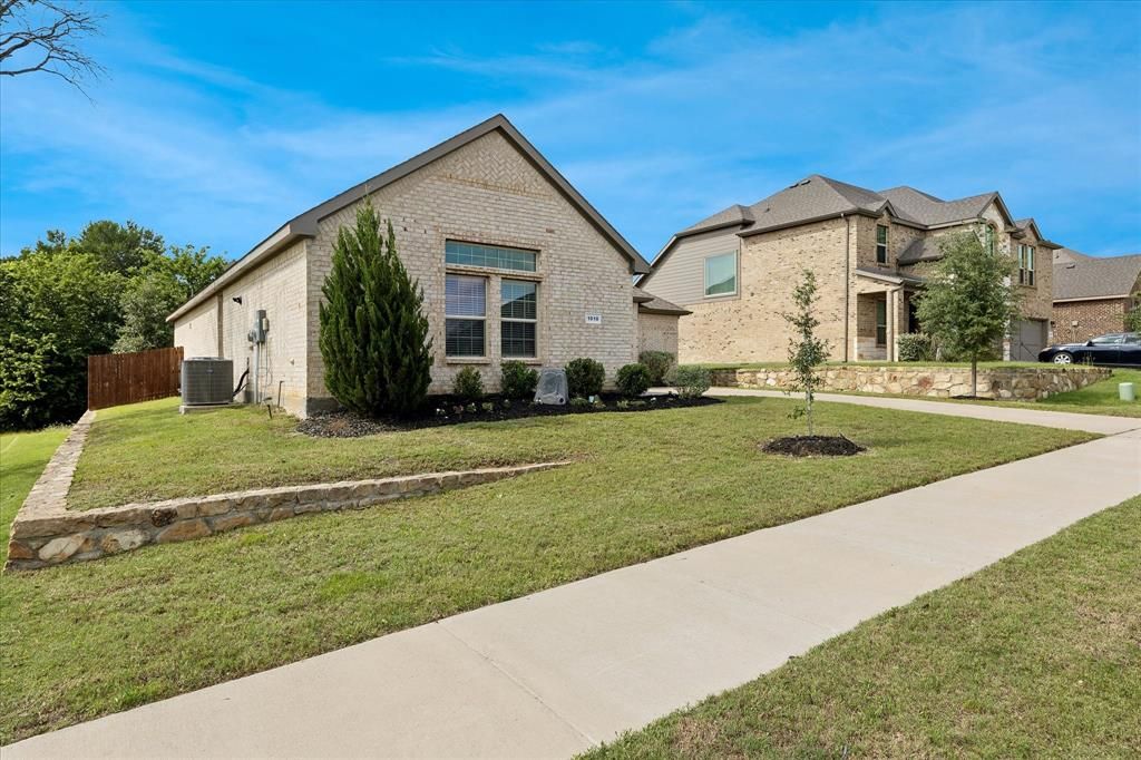 Photo of 1010 Silver Oak Drive, Mansfield, TX 76063 (MLS # 21279730)