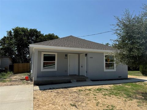 Photo of 1501 College Street #1503, Grand Prairie, TX 75050 (MLS # 21315184)