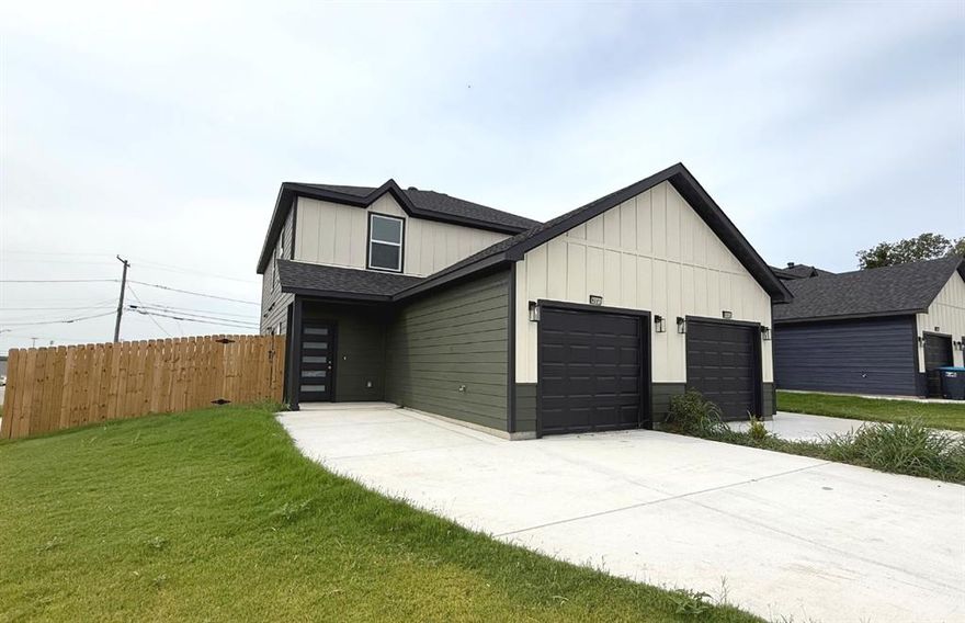 **RECEIVE HALF OFF YOUR FIRST MONTHS RENT IF MOVED IN BY 12.15.25 OR 1 MONTH FREE FOR SIGNING AN 18 MONTH LEASE**
1,650 SQ FT! Brand new 4 bedroom, 3 bathroom duplex home in Fort Worth's Broadmoor Add neighborhood. This desirable two-story floor plan features a modern kitchen with included brand-new appliances: Dishwasher, Microwave, Oven, and Refrigerator. Bright and spacious living areas create an inviting atmosphere, perfect for entertaining and everyday living. Upstairs and downstairs bedrooms are generously sized, offering comfort and flexibility for any lifestyle. The primary suite includes a private ensuite bath and ample closet space. Additional bathrooms are stylishly designed with contemporary finishes. The laundry room comes equipped with a brand-new Washer and Dryer for convenience. Parking is easy with the attached 2-car garage. As a new build, this home showcases beautiful hardwood flooring throughout and the peace of mind that comes with everything being brand new. Located in the desirable Broadmoor Add community, close to schools, parks, dining, and entertainment.