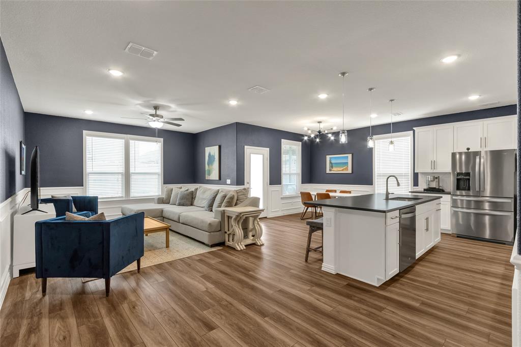 2412 Rooster Lane