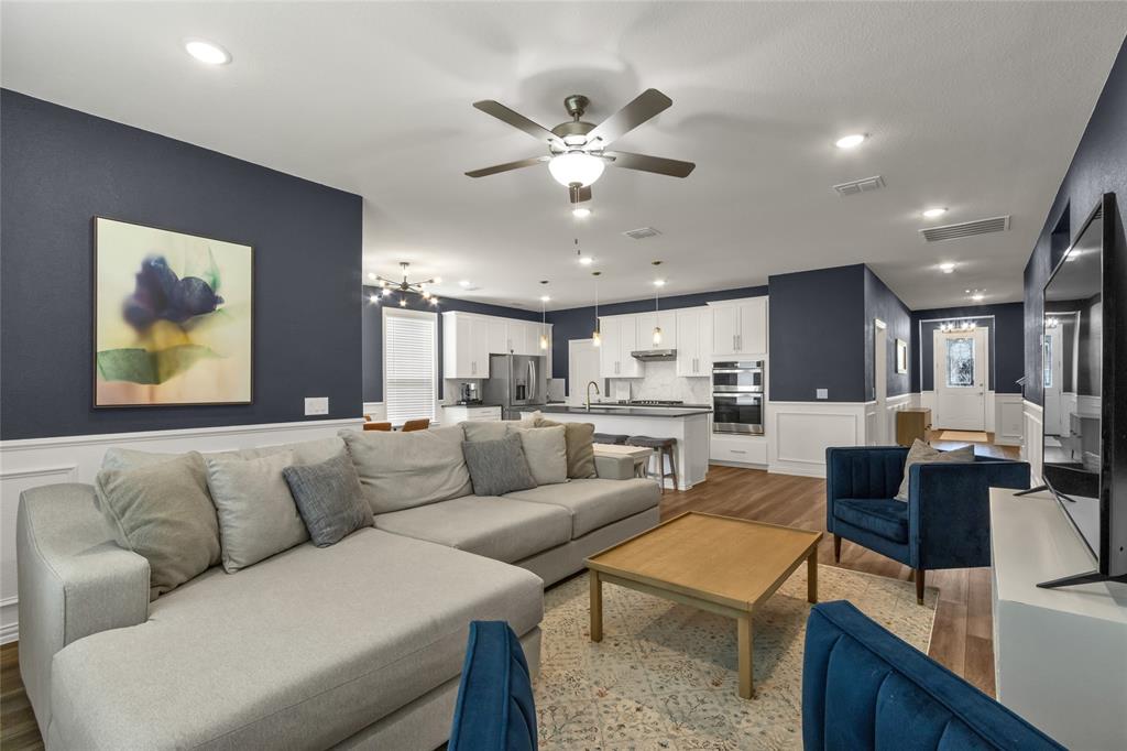 2412 Rooster Lane