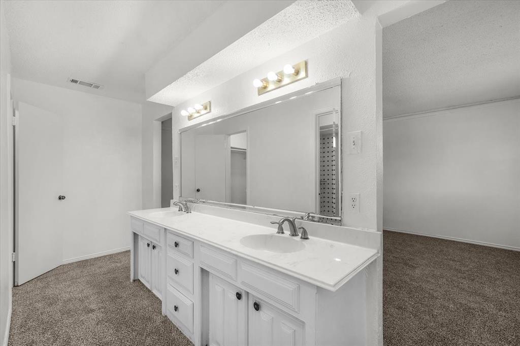 2301 Claridge Circle