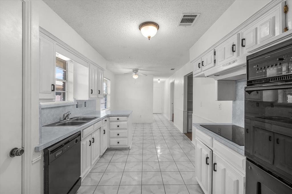 2301 Claridge Circle