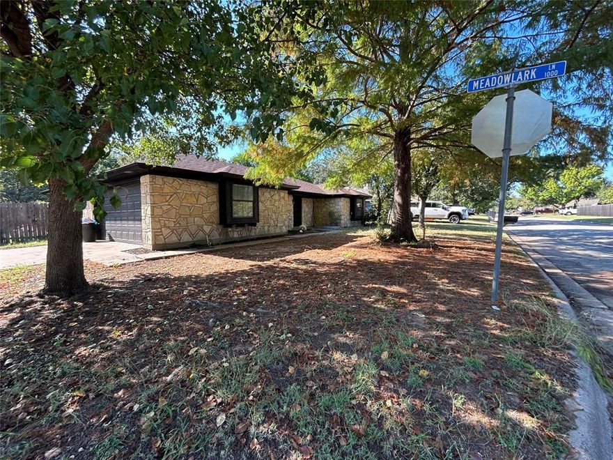 Adorable property in the heart of AMAZING Granbury TX. This sought out neighborhood will not disappoint! This just partially remodeled property has so much to offer including the owner leaving the new Stainless Refrigerator and New Washer Dryer for your use and enjoyment. HUGE fenced backyard,
corner lot, close to everything in town, and Granbury Town square...Call today for your private viewing and come live this extraordinary neighborhood.