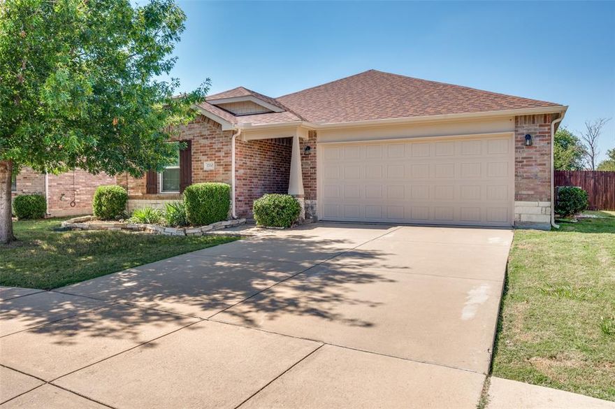 Charming 3-bedroom, 2-bathroom home offers comfortable living with unbeatable convenience. Enjoy an open-concept layout featuring a modern kitchen, inviting living area, and spacious primary suite. Outside, the fenced backyard backs up to a peaceful greenbelt and provides the perfect space to relax or entertain. Ideally located near shopping, dining, and entertainment, you’ll also appreciate easy access to major thoroughfares for commuting throughout North Texas. Experience the best of comfort and convenience in this move-in-ready home!